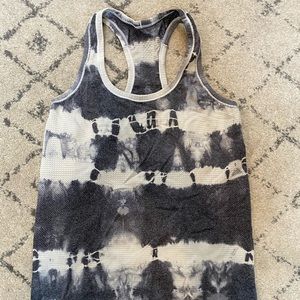 Lululemon workout top